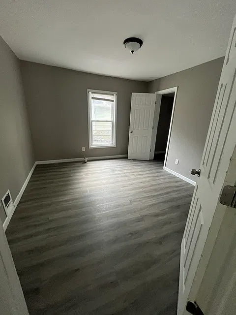 151 Kenwood Avenue - Up — Photo 2