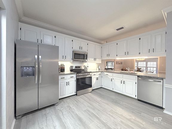 2nd image of 135 Lakeshore Dr