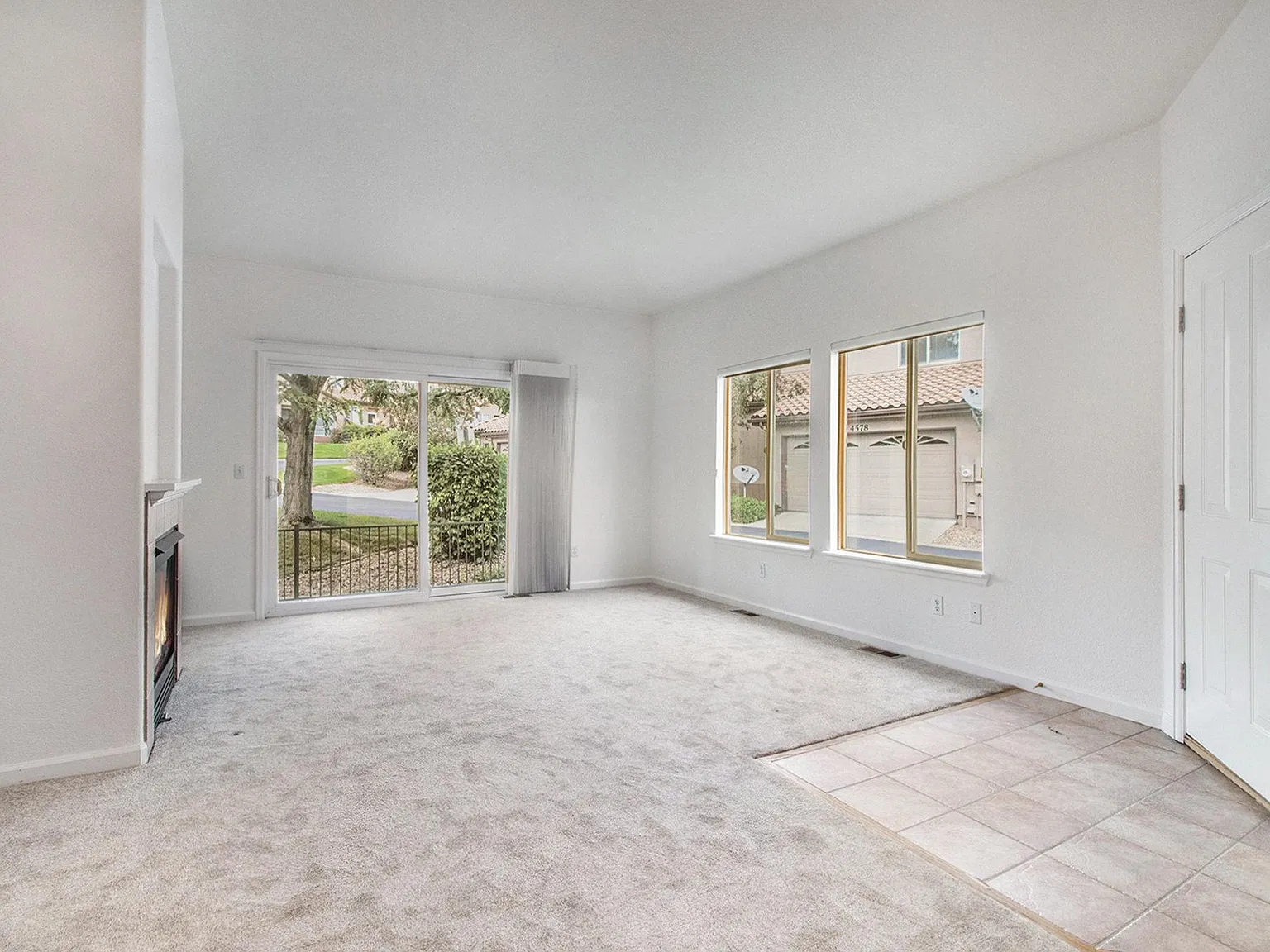 3 bed, 2892 sqft, $2,700 — Photo 2