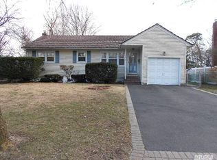 110 Veronica Ln, North Babylon, NY 11703