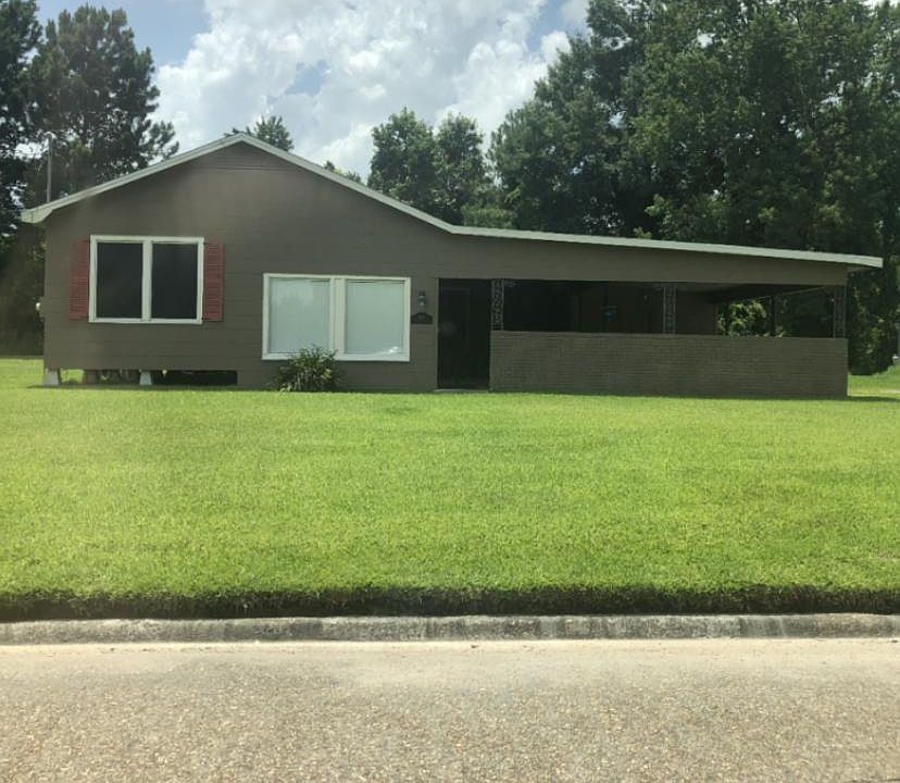 1st image of 821 Hilma St