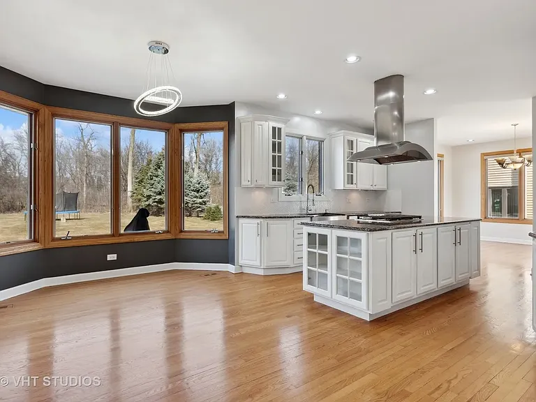 17W234 Massel Ct — Photo 8