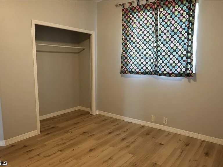 563 Chamonix Ave S — Photo 26
