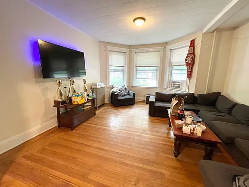 18 Euston St #1 Photo 1