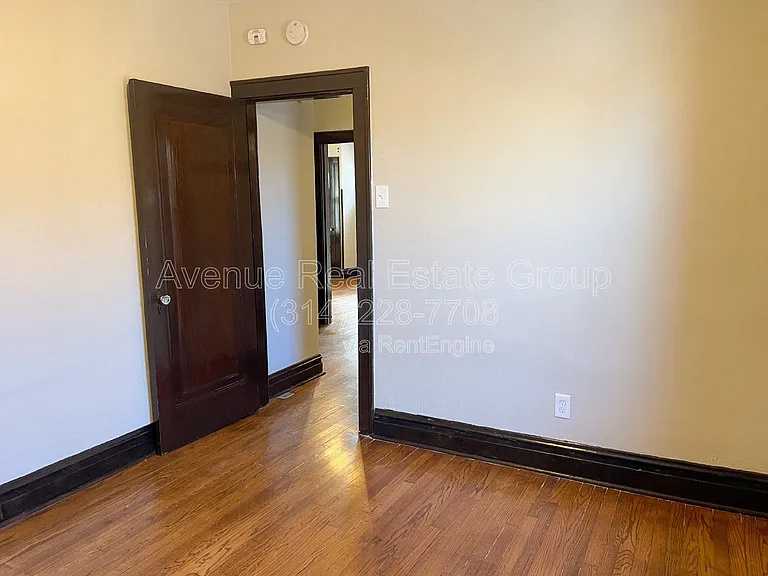 6044 Southwest Ave — Photo 7