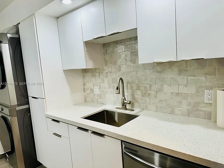 7915 SW 86th St #704 — Photo 6