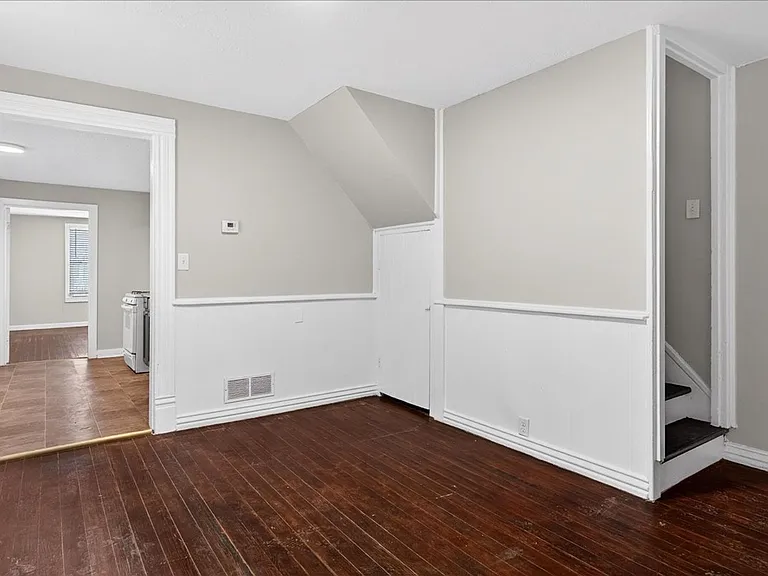 413 E Ormsby Ave — Photo 5