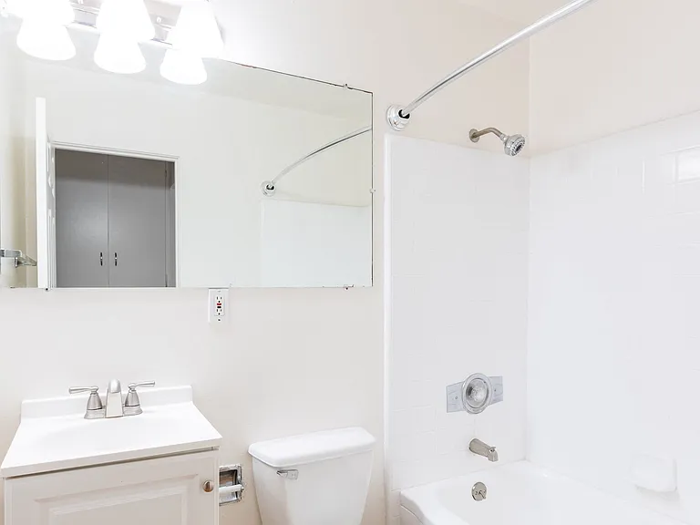 Garden Glen Apartments — Photo 15