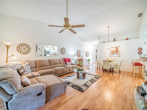 4th image of 2476 New Haven Cir #132