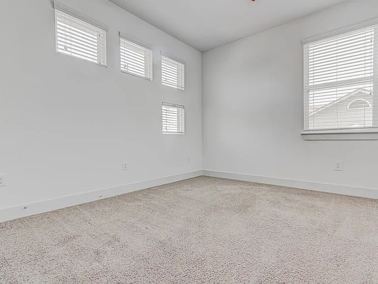2117 Maxwell Ln — Photo 21