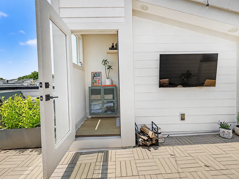 1723 Wesley Green Way — Photo 10