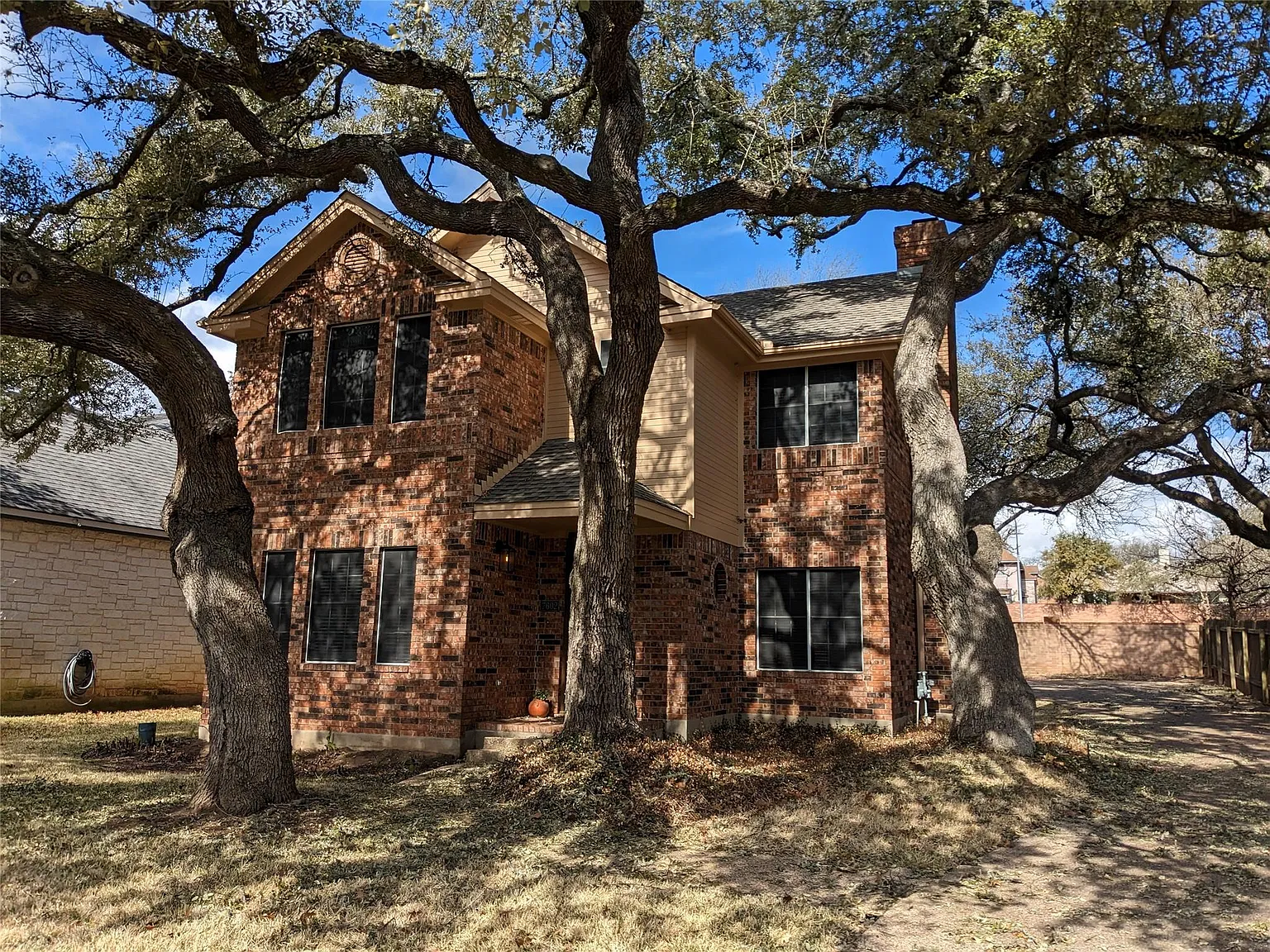 3 bed, 2.5 bath, 2014 sqft, $2,695 — Photo 2