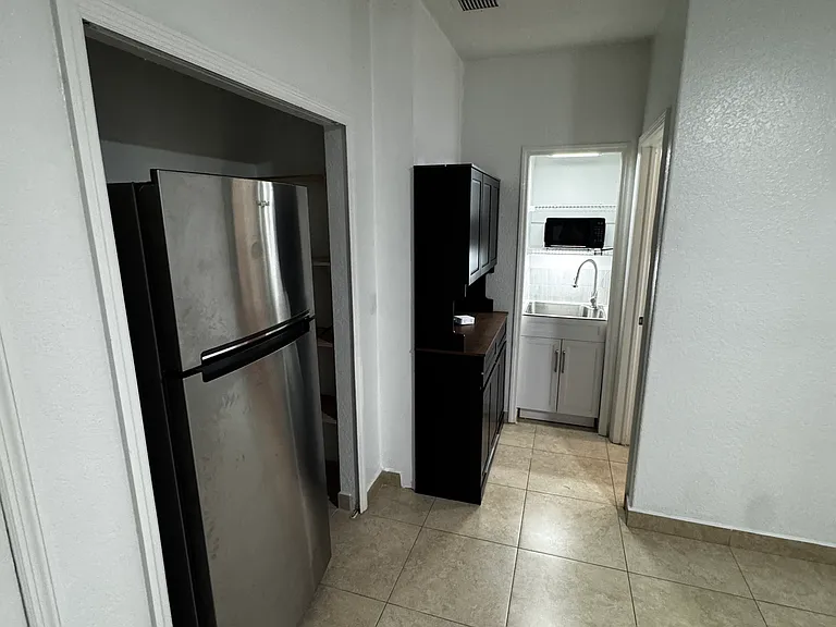SE 14th Pl — Photo 5