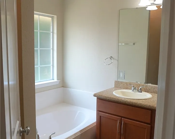 1810 Stephanie St — Photo 13