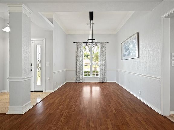 5th image of 10200 Fieldcrest Dr