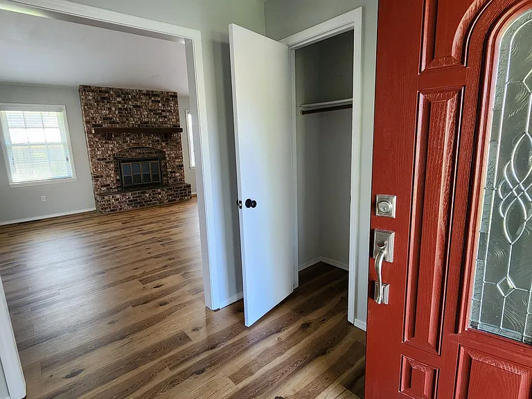 1106 W Wayland St — Photo 2