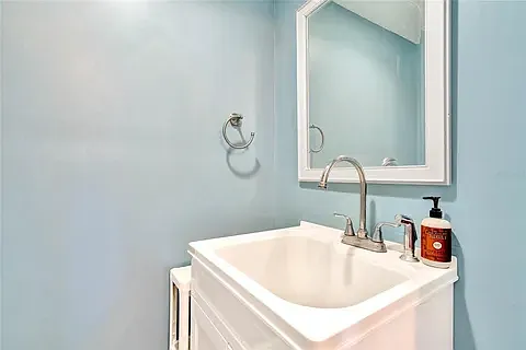 638 Woodward St — Photo 14