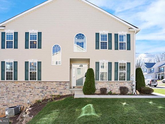3rd image of 63 Emily Ct