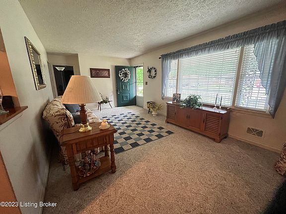 5th image of 9219 Ponder Ln