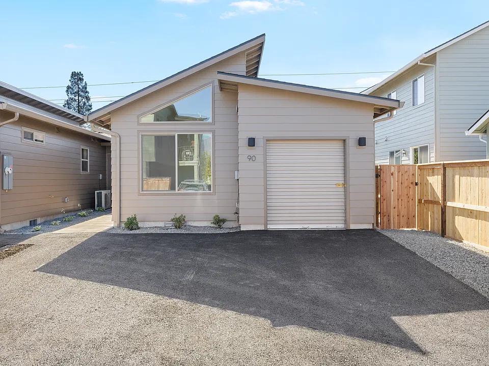 90 Gangnes Dr