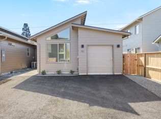 90 Gangnes Dr, Talent, OR 97540