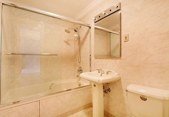 3rd image of 19 Bond St #4/5B