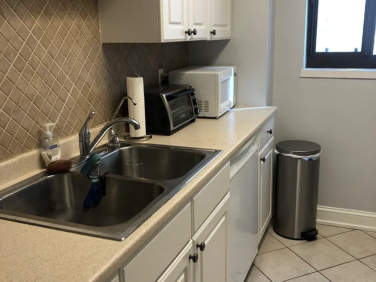 1420 Locust St #6R — Photo 10
