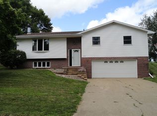 672 Maryville Heights Dr, Hazel Green, WI 53811