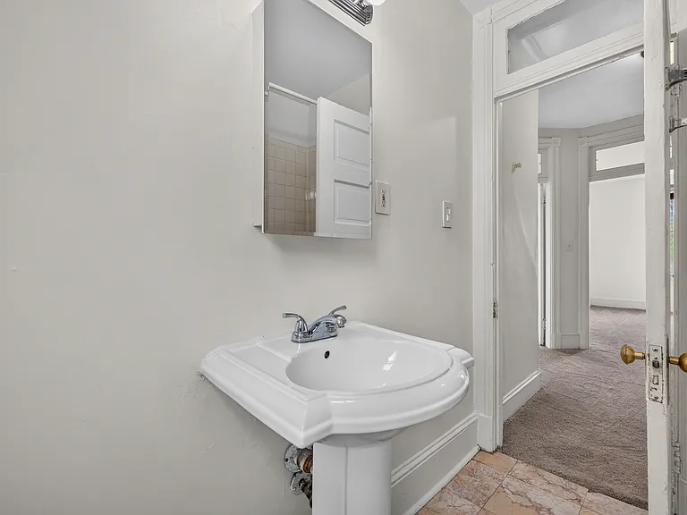 1252 E St NE #A — Photo 14