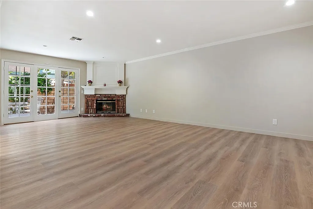 3 bed, 2.5 bath, 1868 sqft, $4,550 — Photo 3