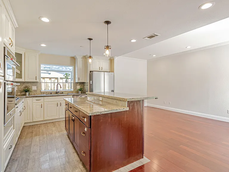 1070 Morningside Dr — Photo 8