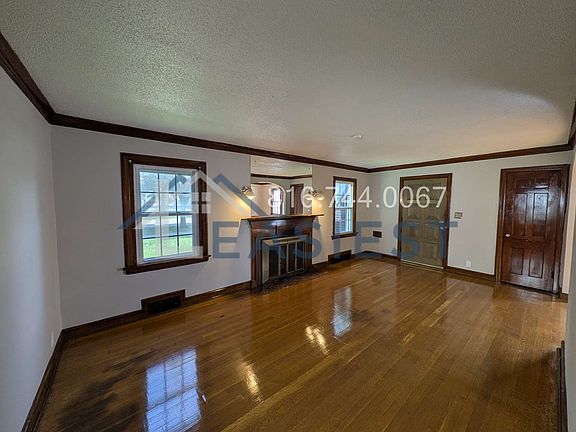 4th image of 2317 E Meyer Blvd