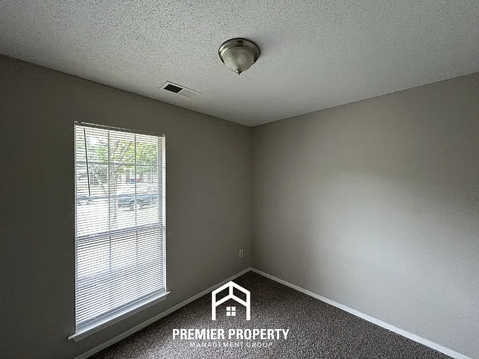 2563 Waverly Dr — Photo 11