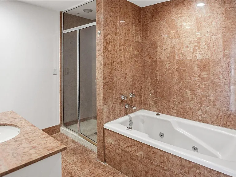 100 Cuttermill Rd #4M — Photo 15