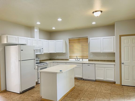 Kitchen with Island.