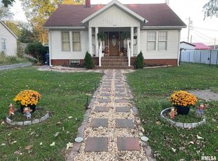 302 2nd St, Carmi, IL 62821