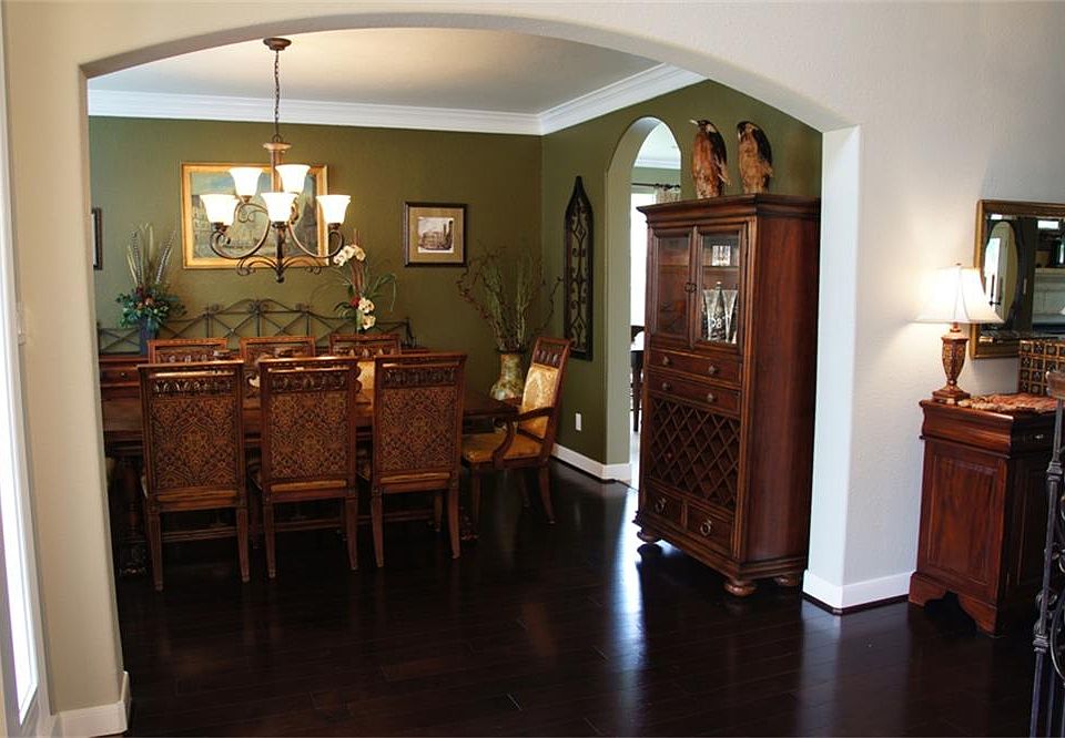Gorgeous formal dining room 