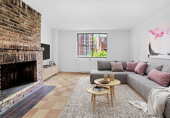 3rd image of 312 E 85th St Penthouse B