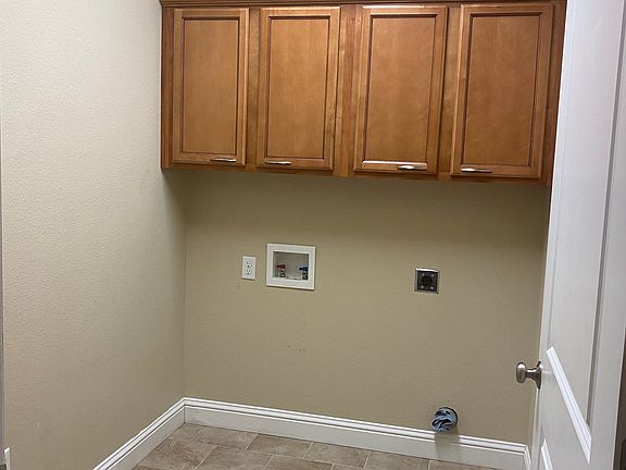 5th image of 136 Winterfield Cir