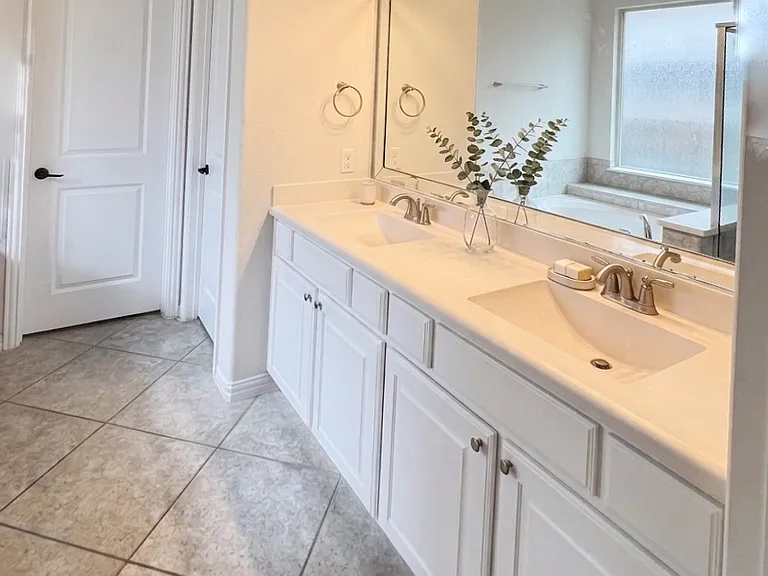2857 Edinburgh Dr — Photo 10
