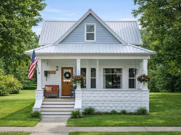 523 N Pine St, Evart, MI 49631