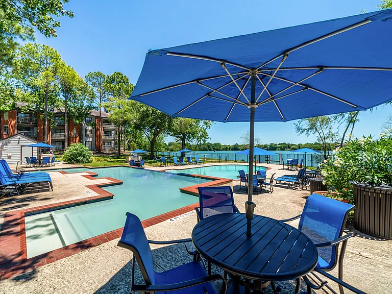 Waterside Apartments — Photo 4