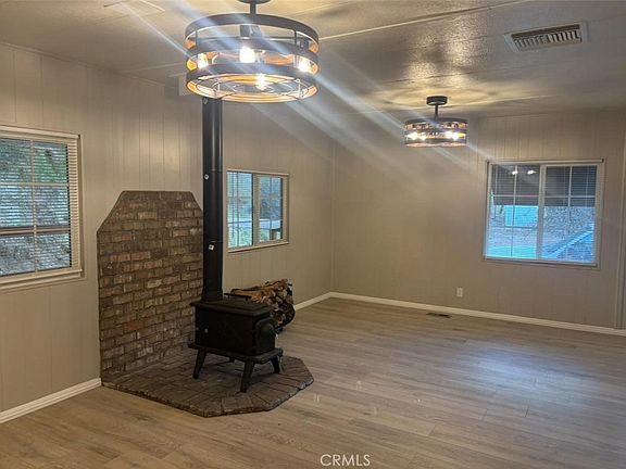 3rd image of 18266 Caliente Creek Rd