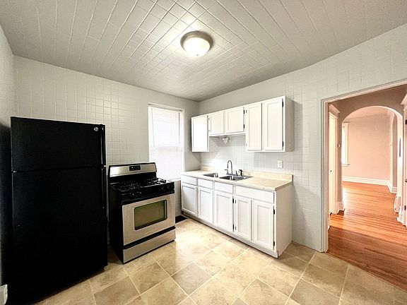 3rd image of 5837 Hampton Ave