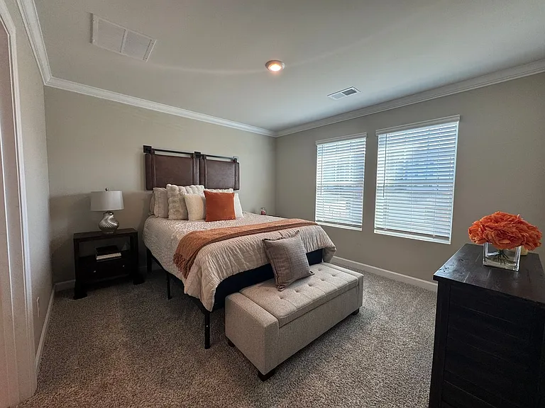 3738 Memorial Pkwy — Photo 13