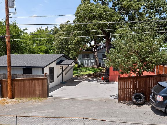 4th image of 908 W Heron St