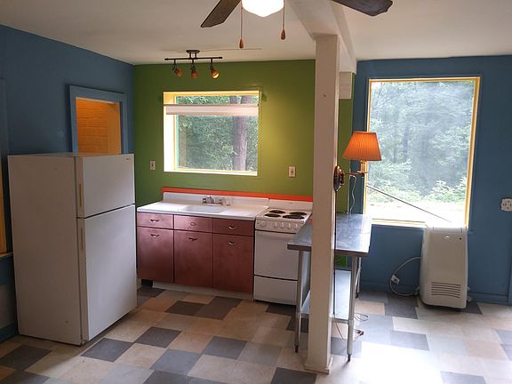 3rd image of 230 Courtland Pl #B