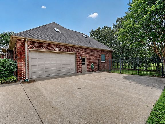 4th image of 2707 Dora Elizabeth Ct