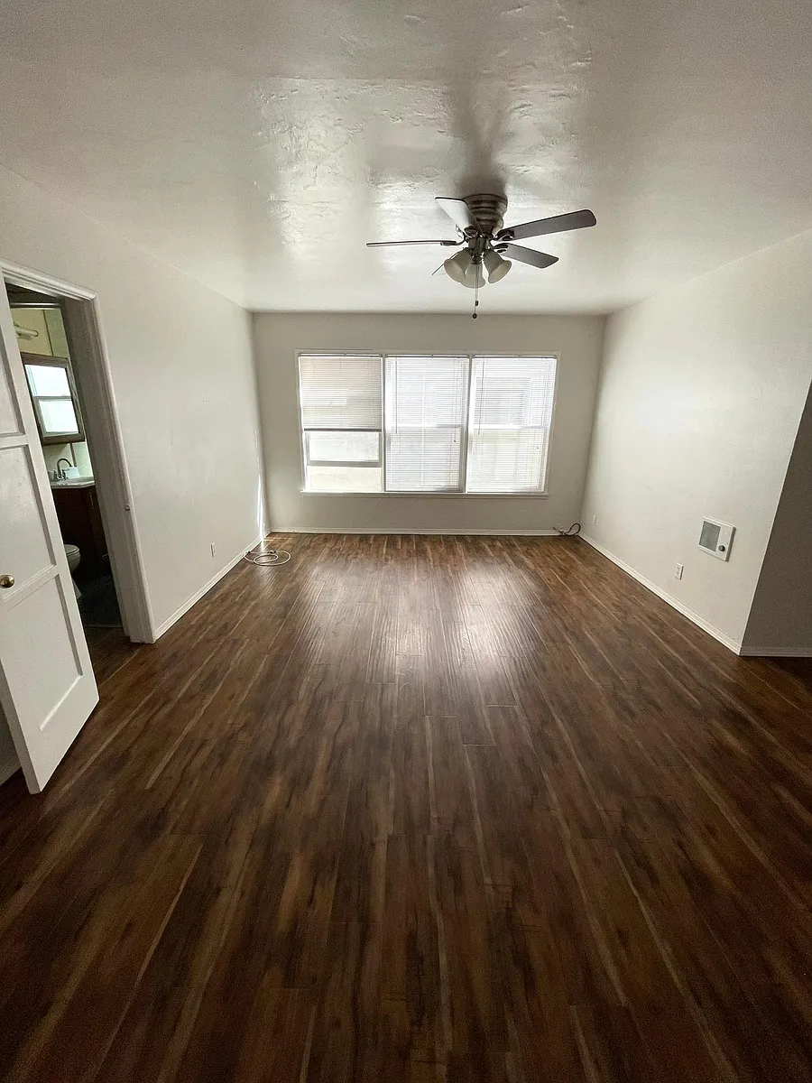 Building Photo - 1405 E Ocean Blvd #3