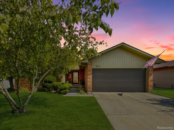 952 Milverton Dr, Troy, MI 48083